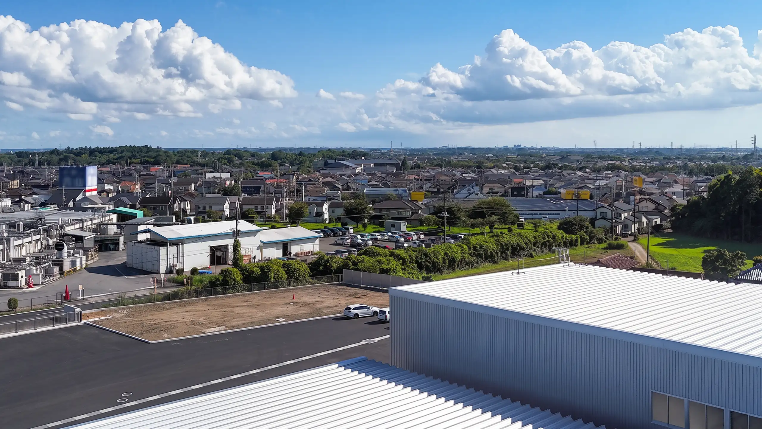 新茨城工場の計画地と周辺の住宅地の空撮写真