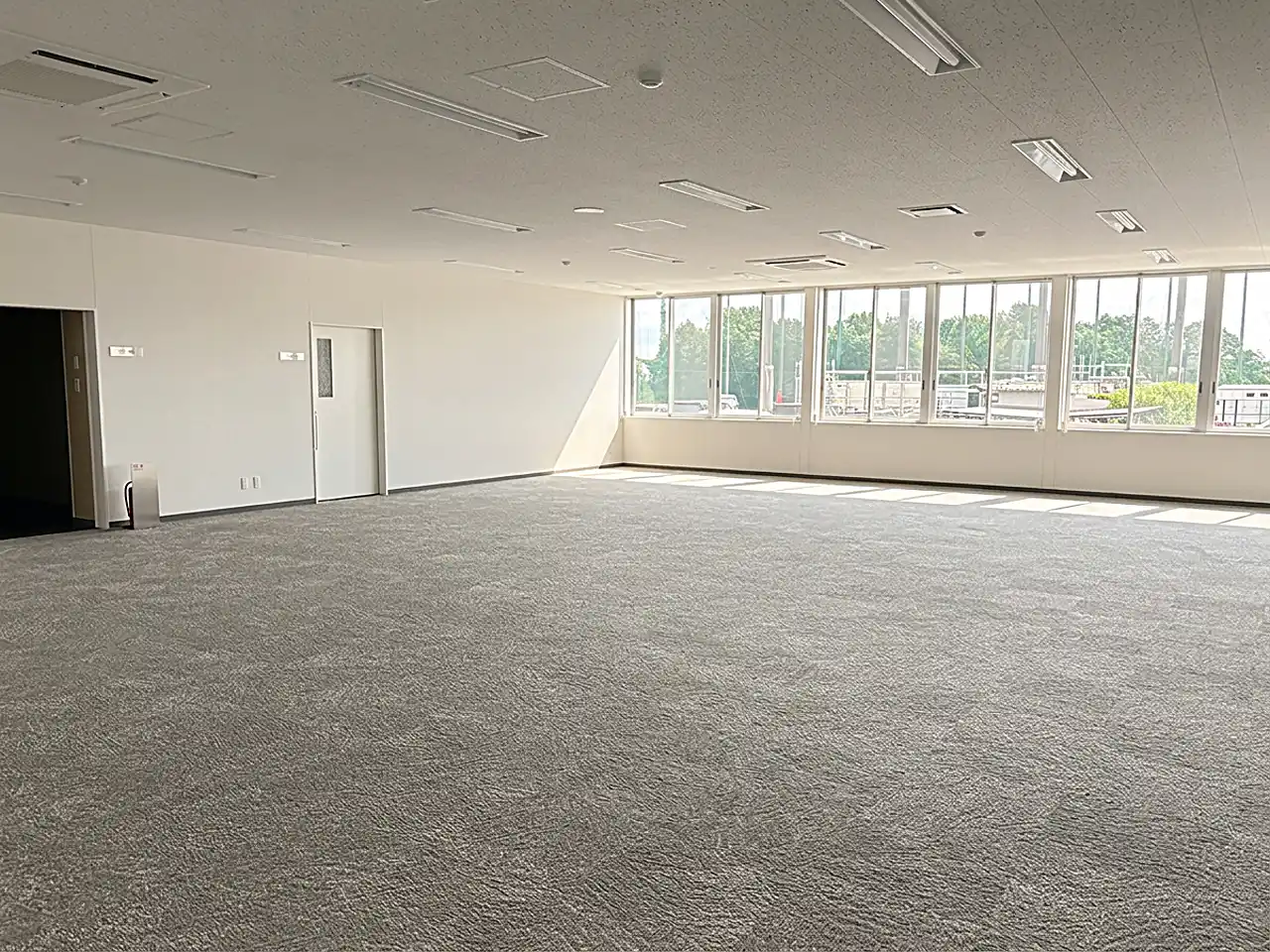 新工場の事務所内観